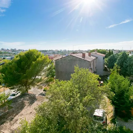 Modern Oasis Apartman