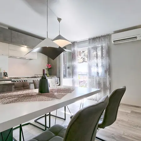 Modern Oasis Apartman *